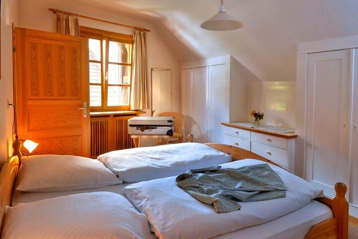 Room 2 of 28
