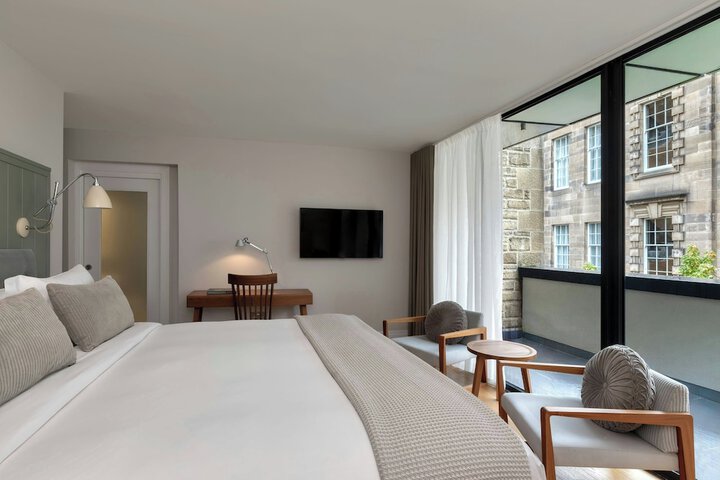 Room 103 of 263