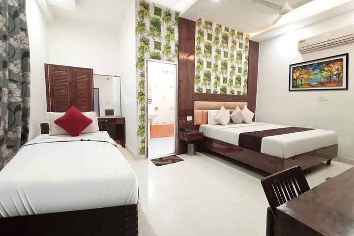 Room 4 of 17