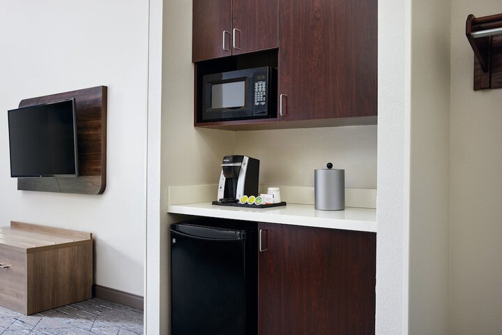 1 King Bed Suite (8 of 17)