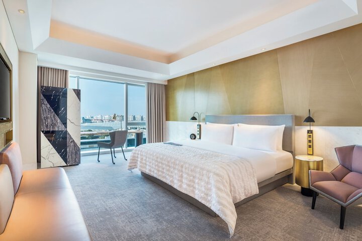 Room 13 of 52
