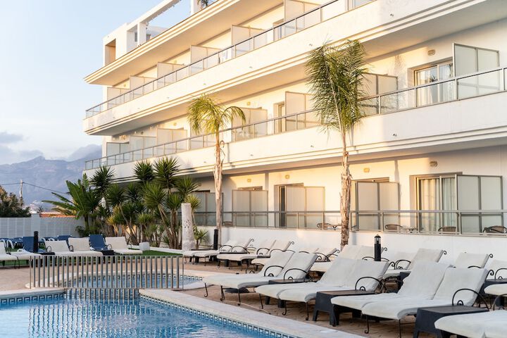 Hotel with Pool