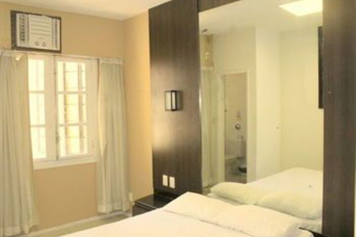 Room 4 of 10