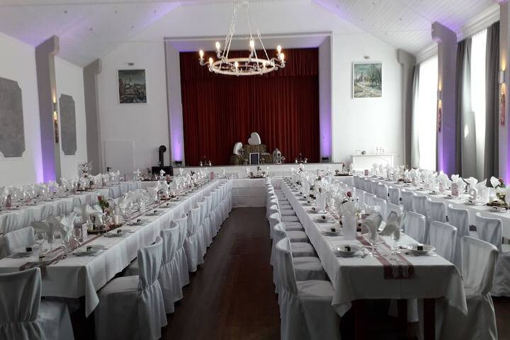 Ballroom/Hall 13 of 17