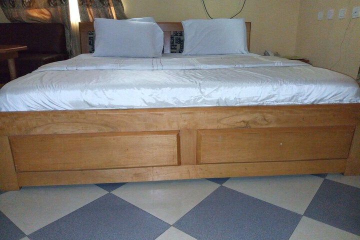 Room 9 of 34
