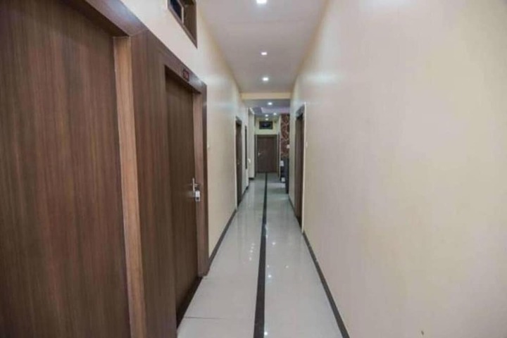 Ballroom/Hall 10 of 11