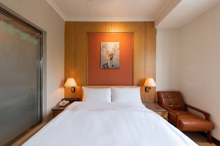 Room 17 of 37