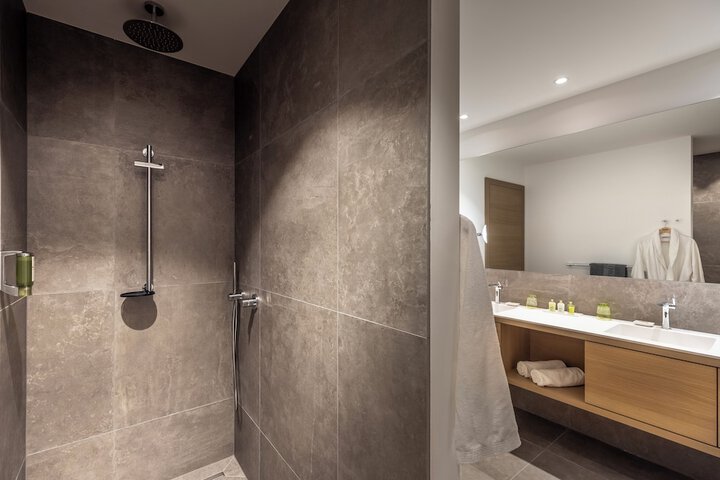 Room 47 of 100