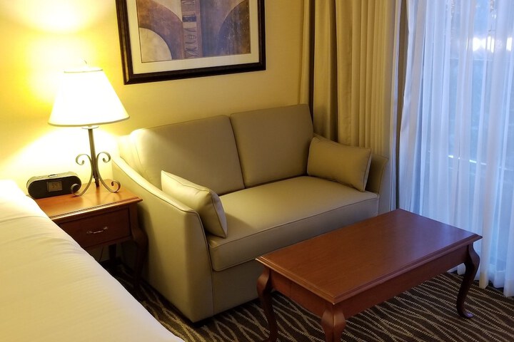 Room 5 of 112