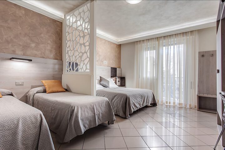 Room 2 of 39