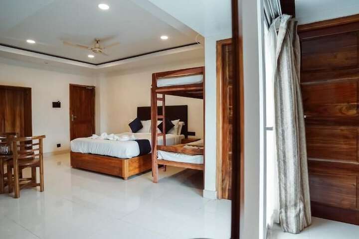 Room 32 of 32