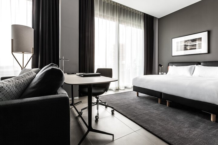 Room 19 of 318