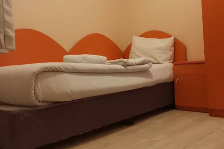 Room 9 of 29
