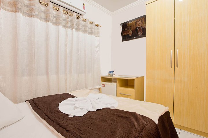 Room 7 of 12