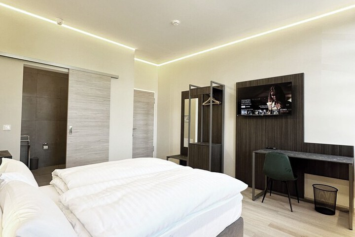 Room 8 of 75