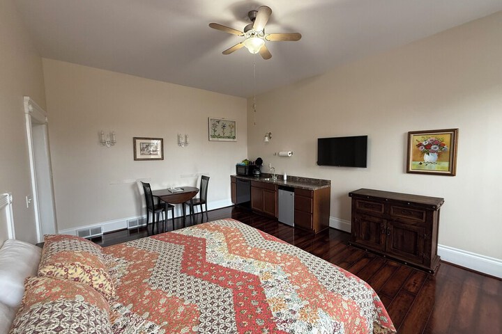 Room 12 of 26