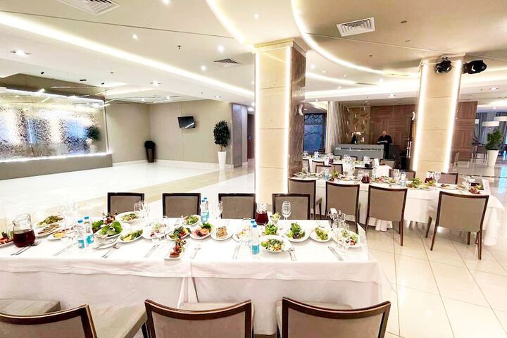 Dining 55 of 63