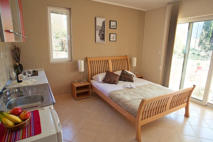 Room 4 of 49