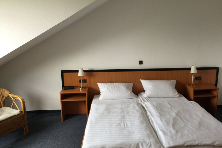 Room 2 of 31