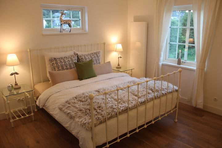 Room 4 of 44