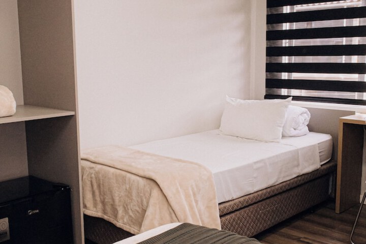 Room 3 of 44