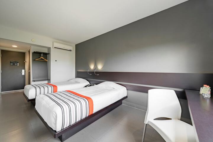 Room 9 of 49