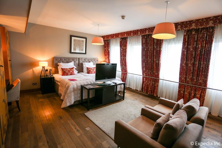Room 3 of 70