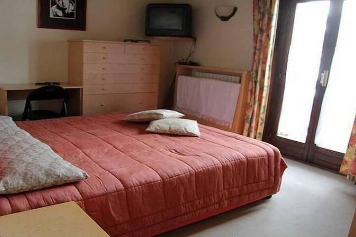 Room 9 of 20