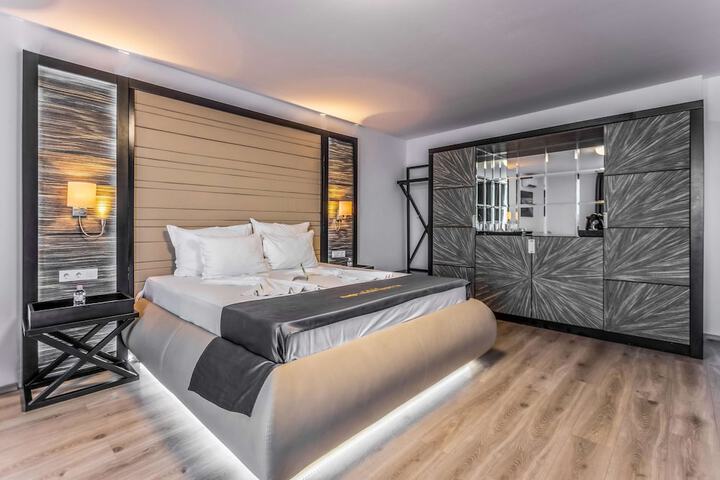 Room 31 of 318