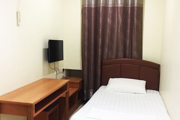 Room 12 of 22