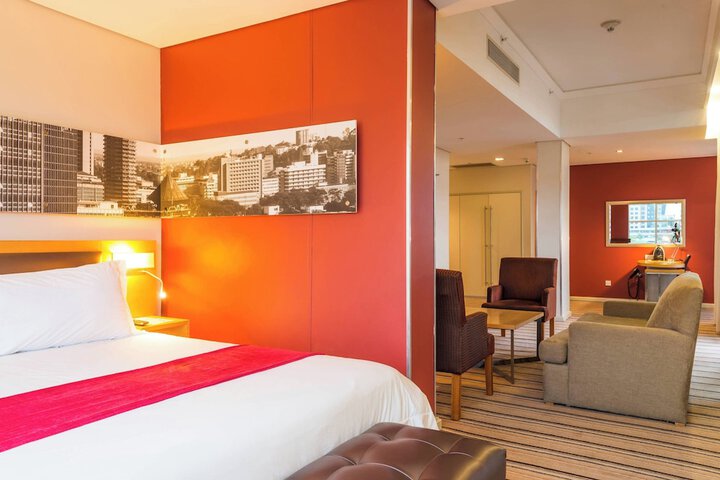 Room 28 of 144