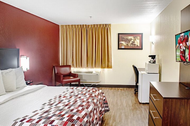 Room 10 of 33