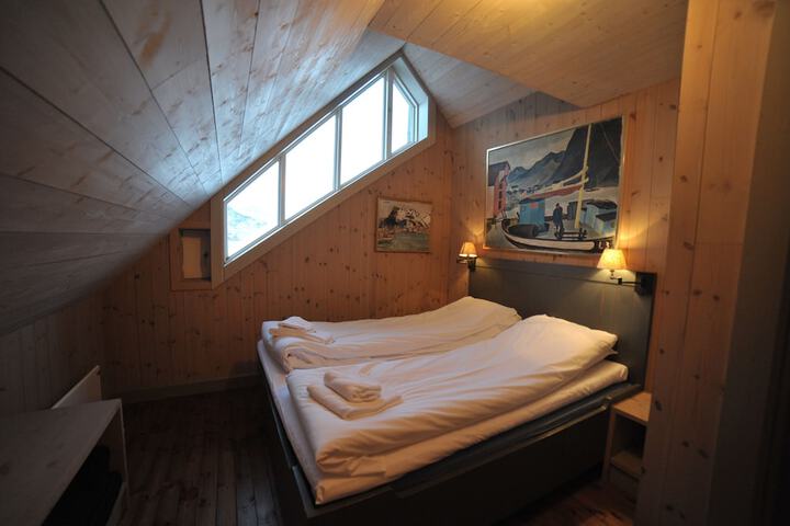 Room 28 of 142