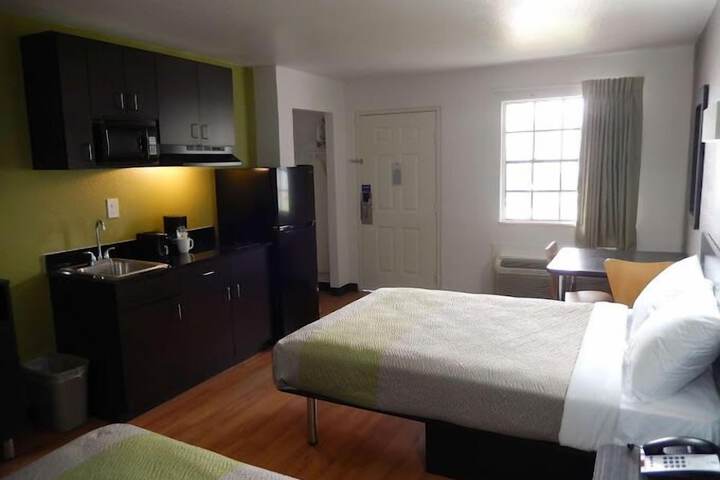 Room 4 of 7