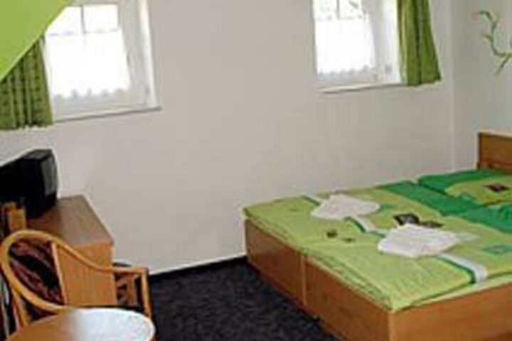 Room 4 of 10