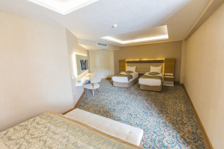Room 12 of 171