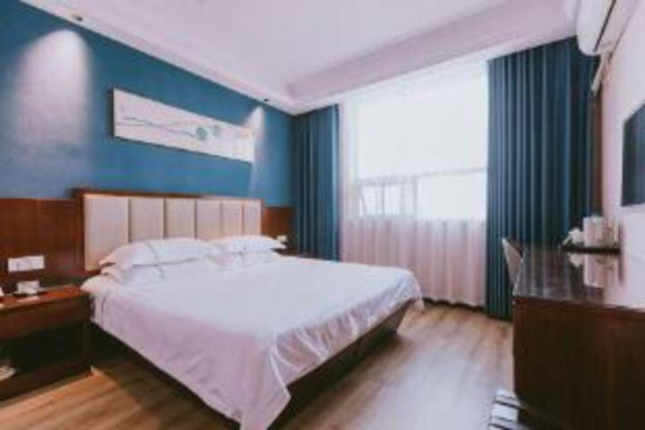 Room 9 of 9