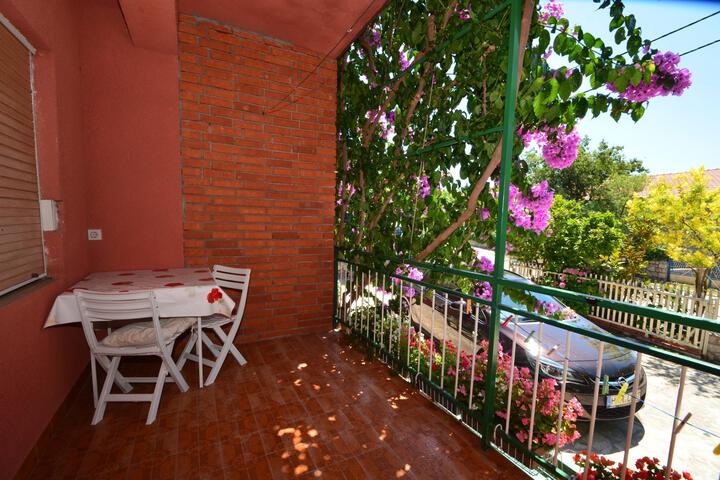 Intimate room in Starigrad