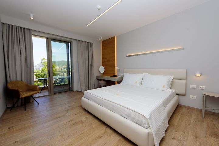 Room 11 of 35