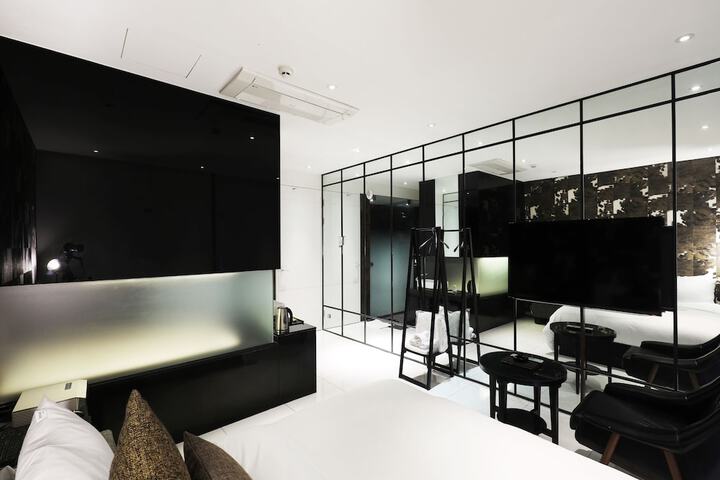 Room 5 of 51