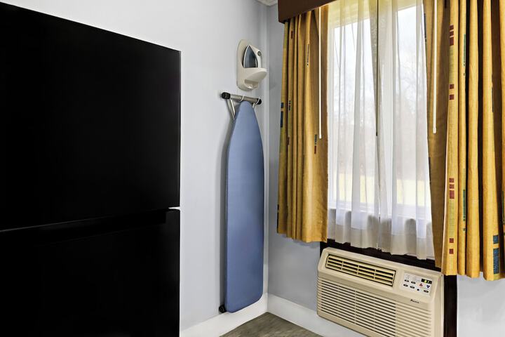 Deluxe 2 Queen Beds Kitchenette (1 of 5)