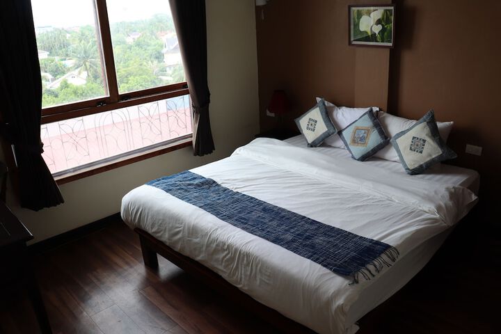 Room 27 of 103