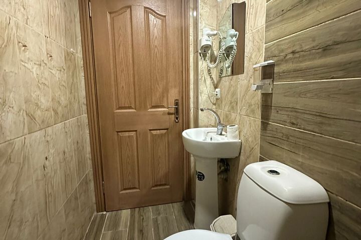 Room 5 of 14