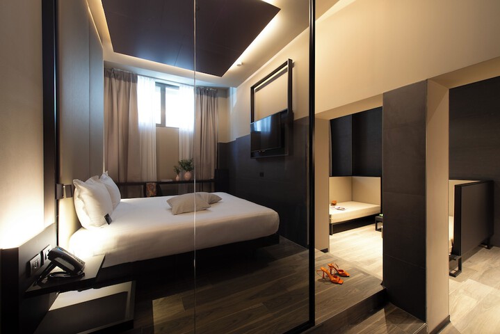 Room 6 of 34