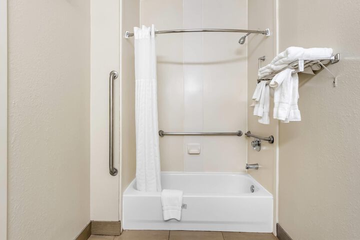 Room 4 of 38