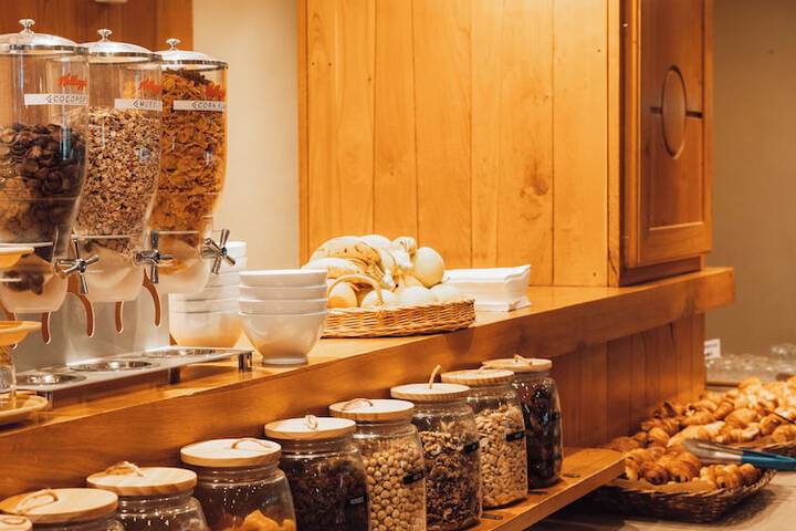 Breakfast/Coffee Service 82 of 154
