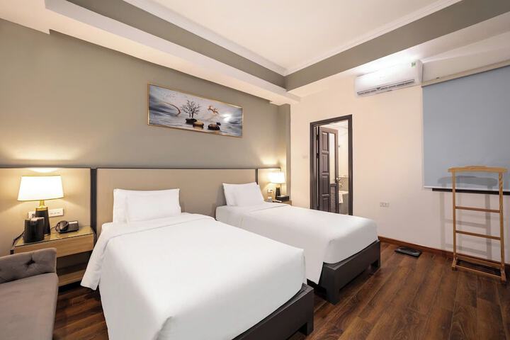 Room 4 of 27
