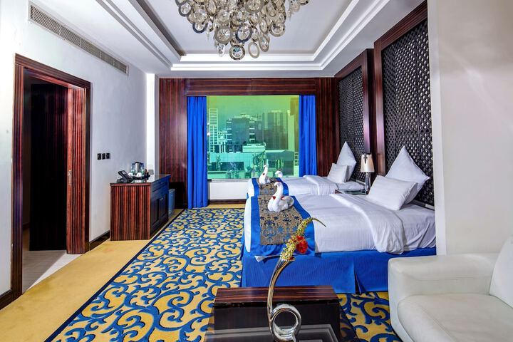 Room 13 of 44