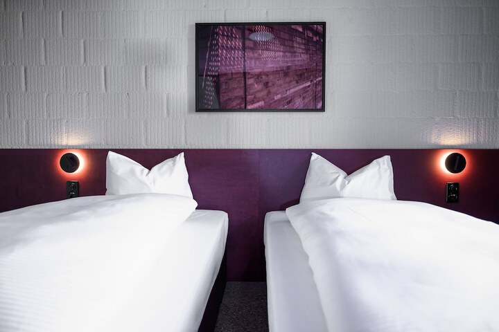 Room 3 of 21
