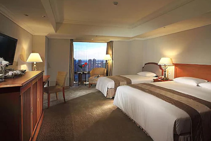 Room 11 of 42